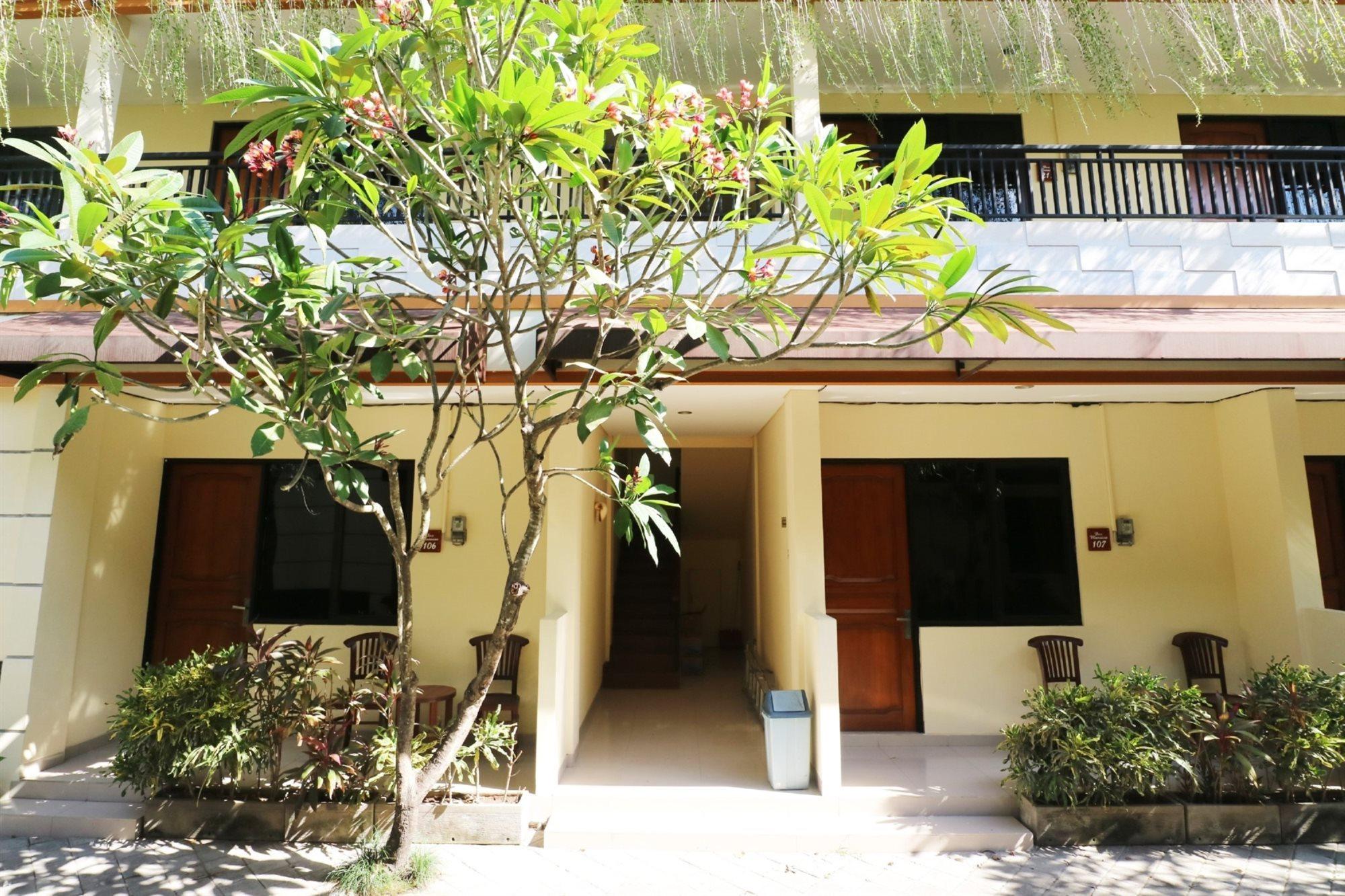 Dee Hotel