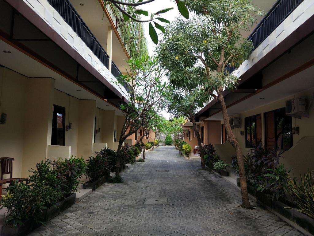 Dee Hotel