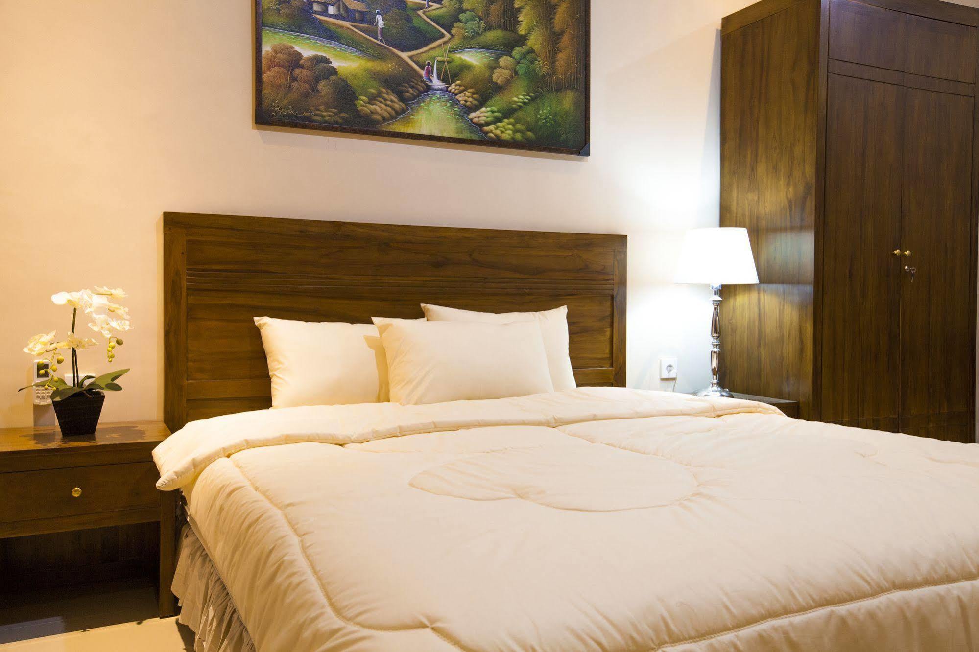 Dee Hotel 2*